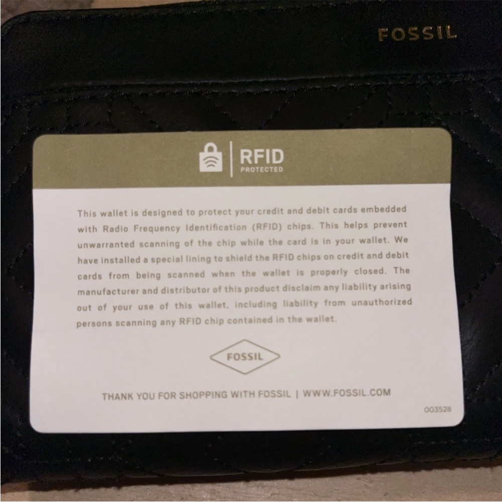 ⭐️SALE⭐️ Fossil Wallet & Luggage Tag Set - Picture 7 of 7